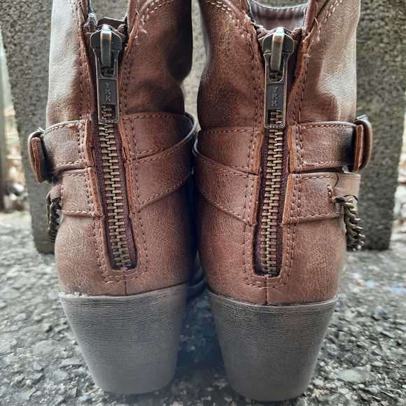 SO Booties size 9 Medium - Picture 3 of 11